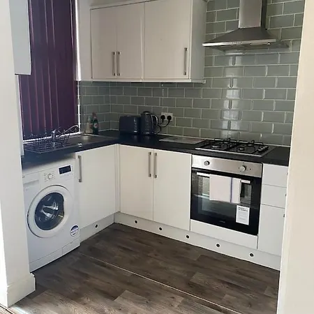 Spacious House With 3 Ensuite Bedrooms In * Leeds (West Yorkshire)
