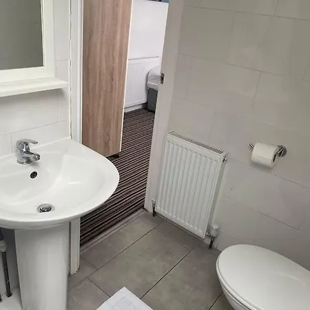 Spacious House With 3 Ensuite Bedrooms In Holiday home