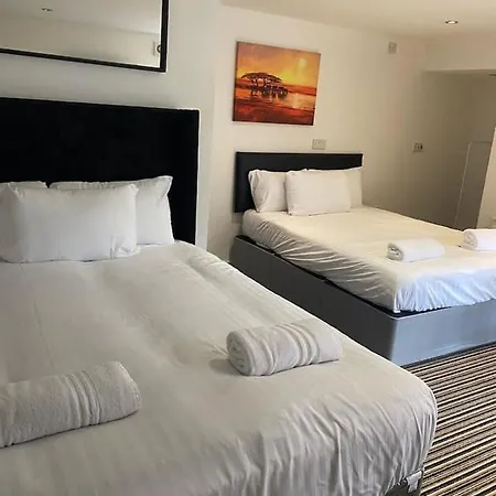 Spacious House With 3 Ensuite Bedrooms In Holiday home Leeds (West Yorkshire)