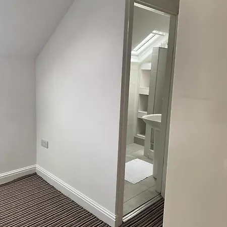 Holiday home Spacious House With 3 Ensuite Bedrooms In *