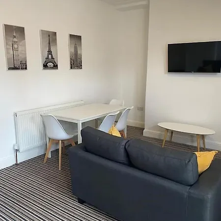 Holiday home Spacious House With 3 Ensuite Bedrooms In