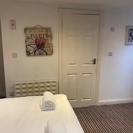 Spacious House With 3 Ensuite Bedrooms In * Leeds (West Yorkshire)