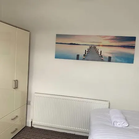 Spacious House With 3 Ensuite Bedrooms In * Leeds (West Yorkshire)