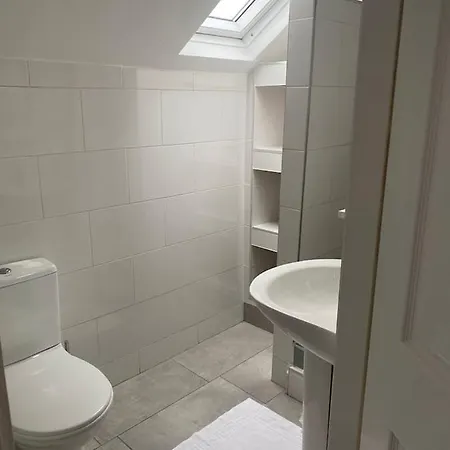 Spacious House With 3 Ensuite Bedrooms In 別荘 *