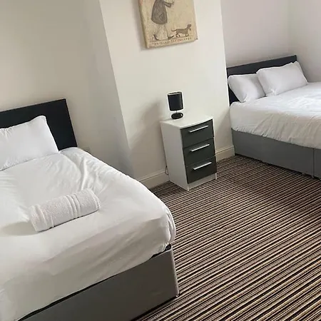Spacious House With 3 Ensuite Bedrooms In *